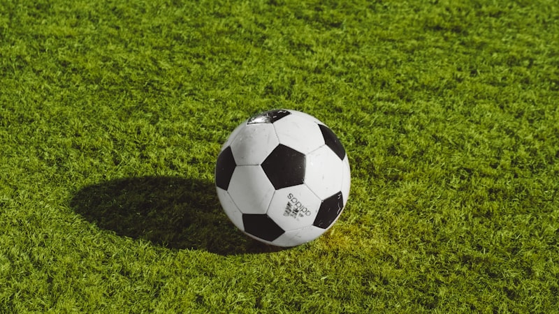 英超联赛曼城对阵利物浦的赛事数据分析与胜负预测